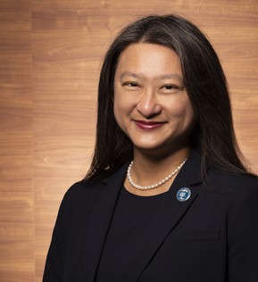Voditeljica visokog obrazovanja - College of Communications, California State University Bey-Ling Sha