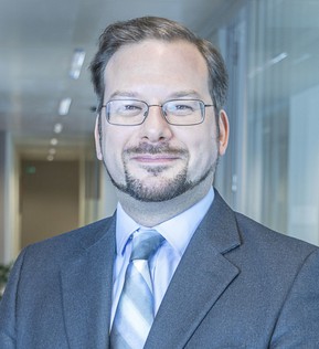 Generalni direktor, APCO Worldwide Theo Moore